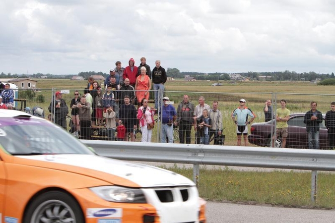 "1000km lenktynių" dalyvius egzaminuoja lietus