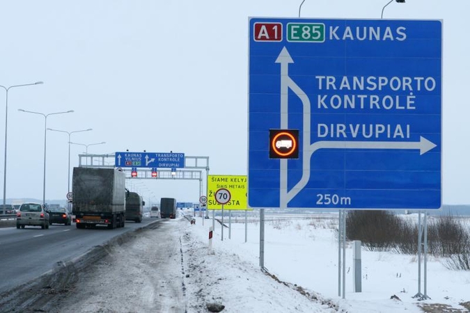 Girtas vilkiko vairuotojas džiaugėsi, kad Lietuvoje už tai nekariama