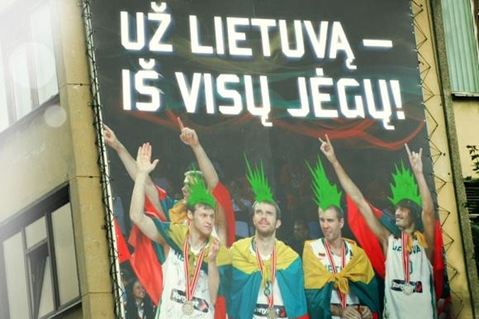 Aistra krepšiniui lietuvių galvas dažo žaliai