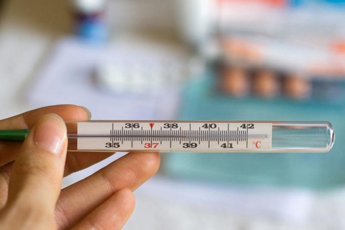 Moteris 44 metus gyveno su termometru plautyje