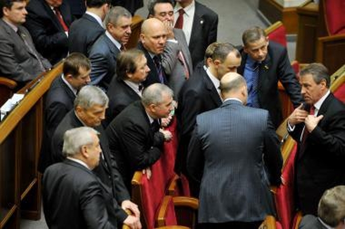 Kovoje dėl premjero posto Ukrainos politikai pasiryžę net paminti Konstituciją