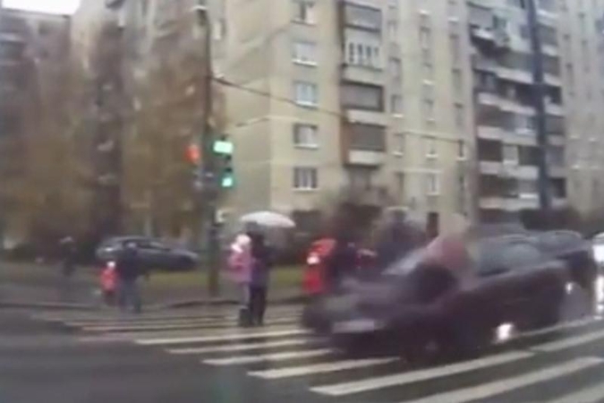 Rusų vairuotojui pėstieji – tarsi kėgliai (foto)