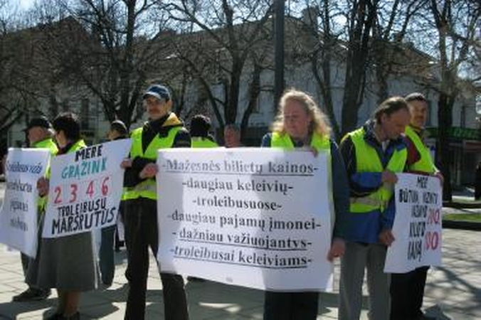 Ar tikrai miesto valdžia naikina troleibusus? (papildyta)
