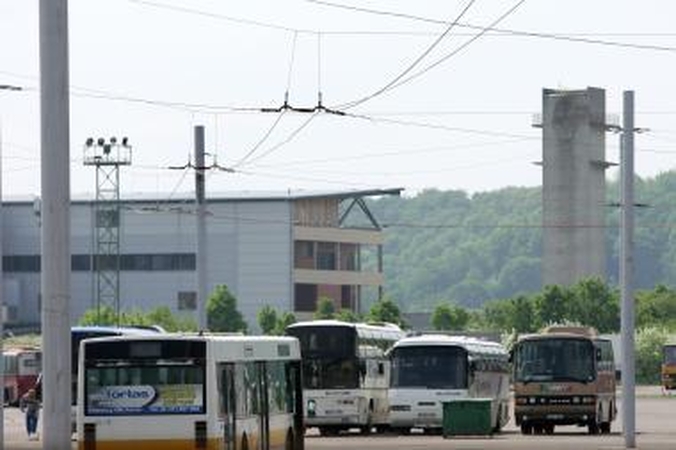 Kodėl "Kauno autobusų" parke išraizgyti troleibusų tinklai?