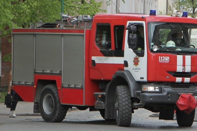 Sostinėje nuo paliktos žvakės užsiliepsnojo butas