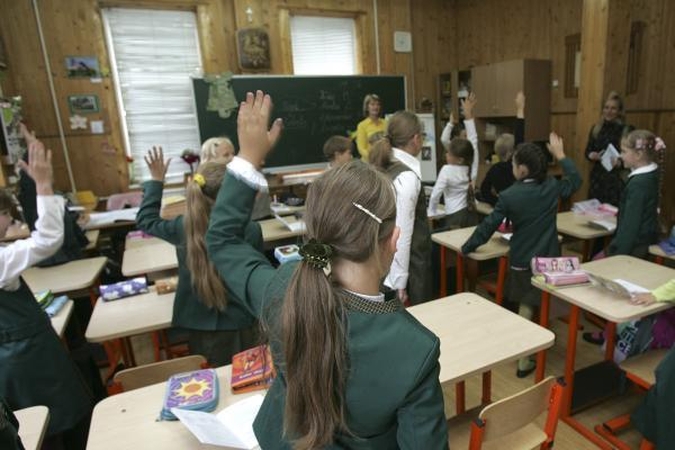 Mokykla uždraus vaikams kelti ranką per pamokas