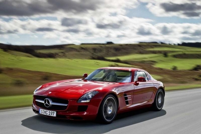 SLS AMG nusimetė stogą