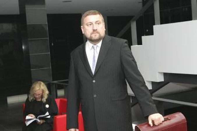 Buvęs Kauno apskrities valdininkas V.Vizbaras teisme kratosi kaltės