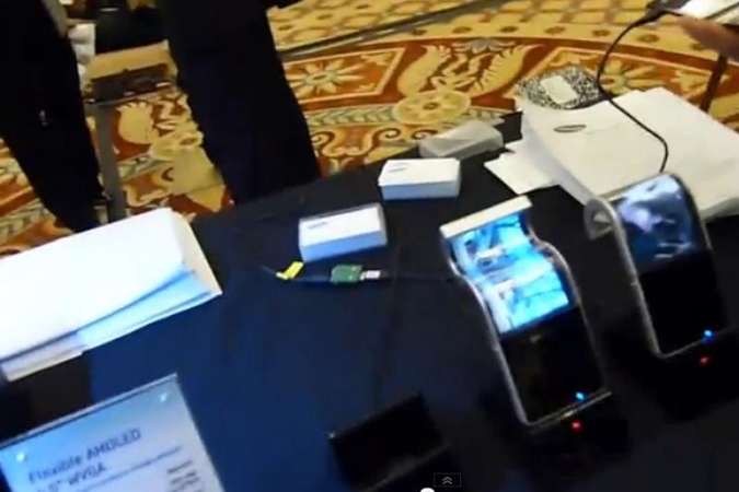 „Samsung“ gamins susilankstančius išmaniuosius telefonus
