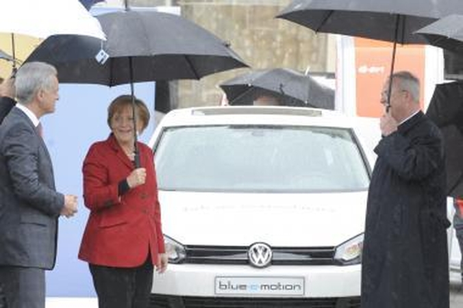 Vokietijos kanclerei pristatytas „Golf“ elektromobilis