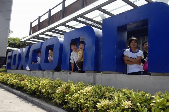 „Foxconn“ samdo naujus darbuotojus: pradedama naujo „iPhone“ gamyba