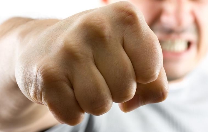 Klaipėdietis, pakėlęs ranką prieš žmoną, naktį praleido areštinėje