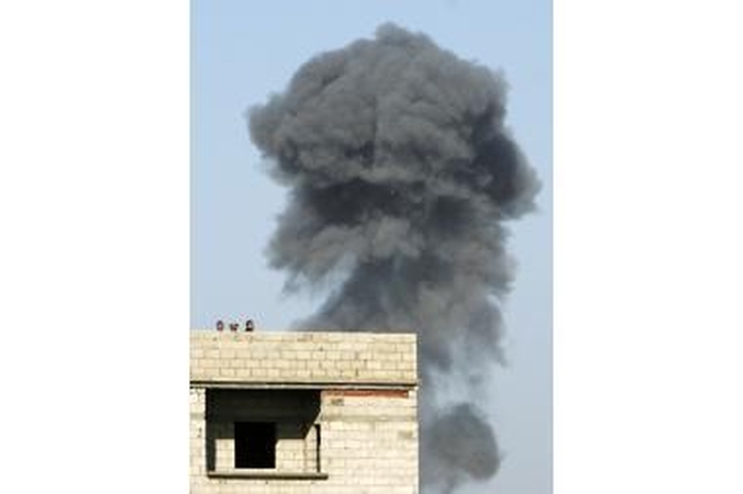 Izraelis atnaujino Gazos ruožo bombardavimus