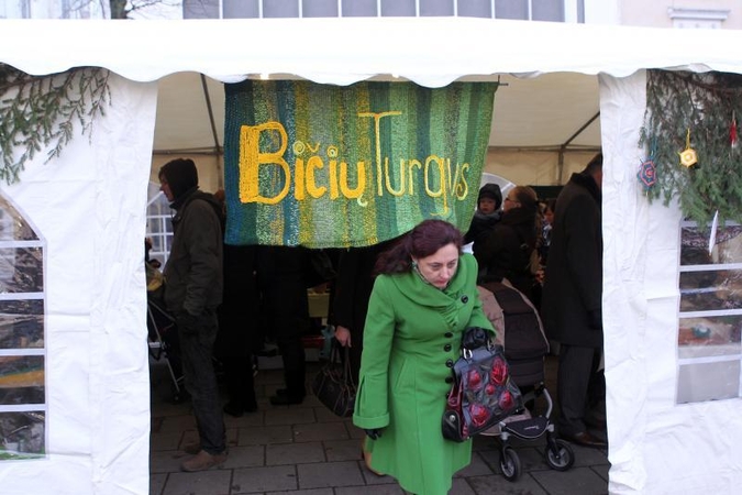 Sostinės Vokiečių gatvėje duzgė „bičių turgus“