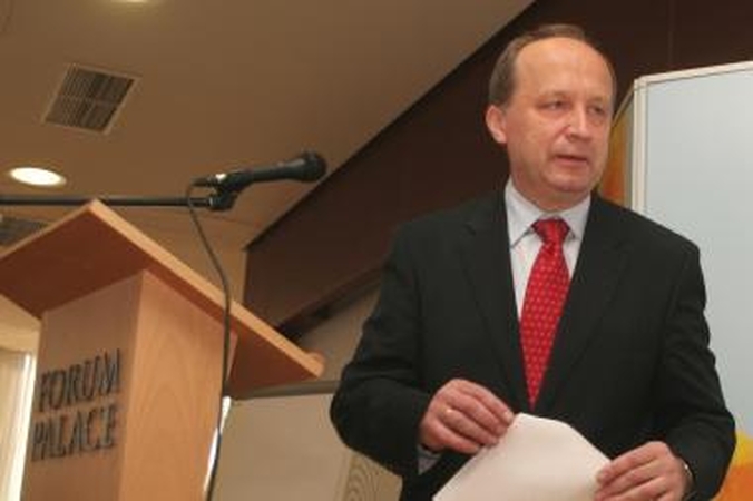Antikrizinį planą gali tekti koreguoti