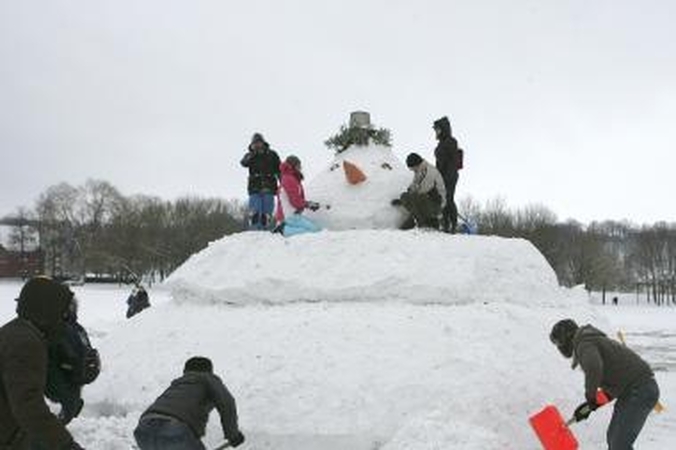 Santakoje pastatytas besmegenis milžinas 