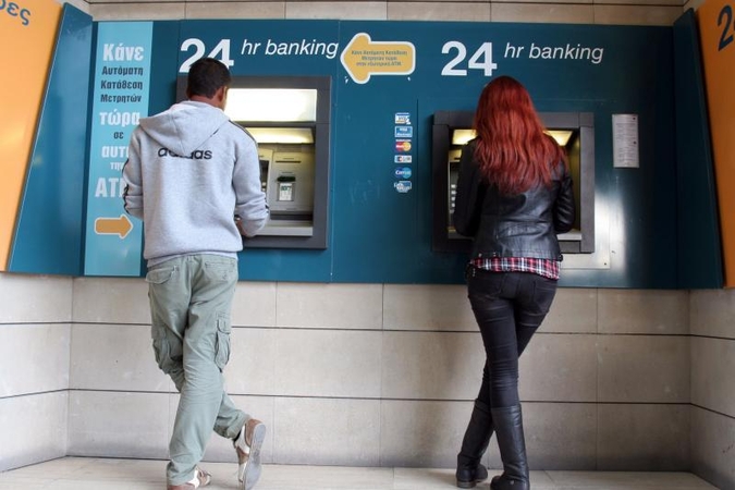 Kipro prezidentas desperatiškai bando užkirsti kelią bankų apgulčiai