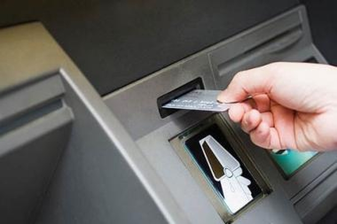 Sučiupti bankomatus „švarinę" rumunai