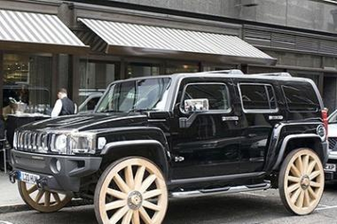 „Hummeris" mediniais ratais