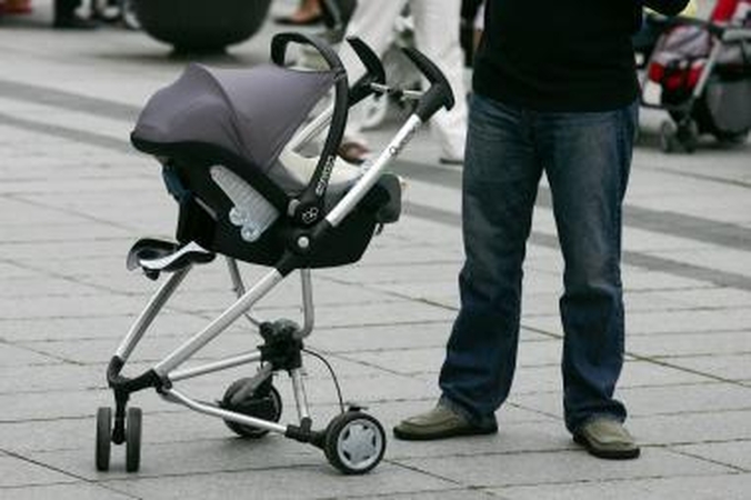 Nusitaikyta į dvynukus ir trynukus auginančių tėvų pašalpas