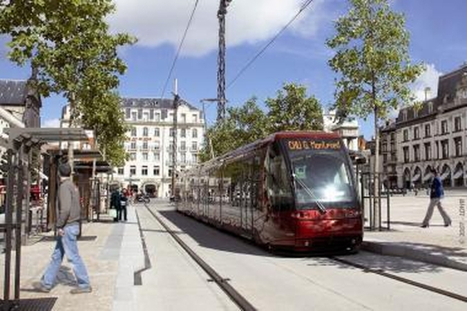 Modernusis tramvajus tolsta nuo Klaipėdos