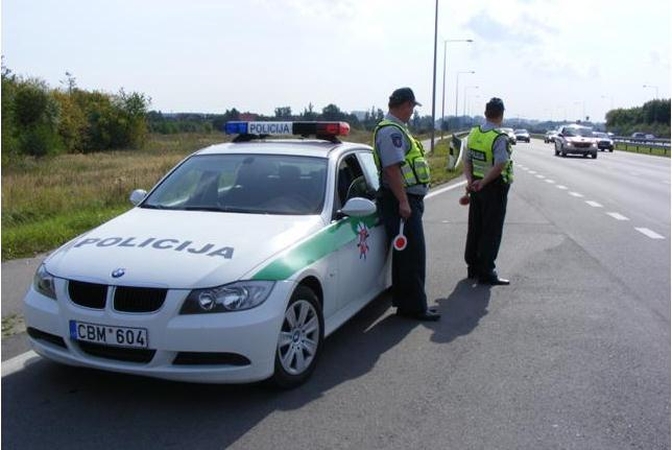 Per reidą policija pagavo ir plepių, ir greitį viršijusių vairuotojų