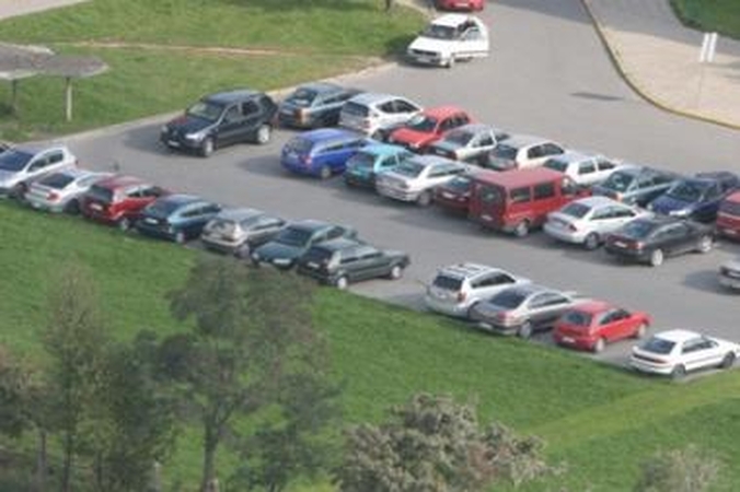 Gaisre liepsnojo trys automobiliai