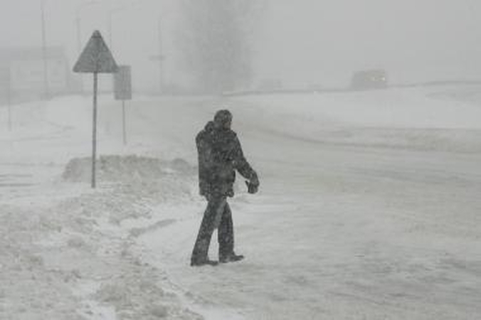 Eismą sunkina pūga 