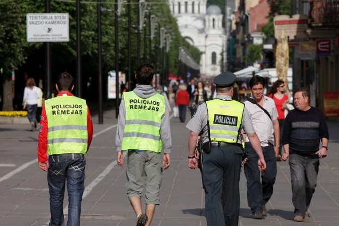 Kauno centre patruliuos būsimi policijos pareigūnai