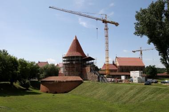 Kauno pilį atstatinėja mažaraščiai