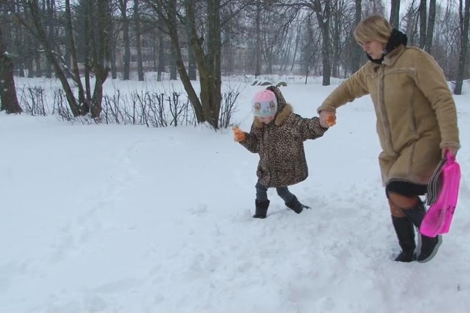 Ar tikrai garsi atlikėja naudojasi vaiko negalia?