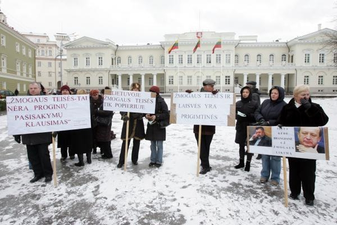 Medikai mitinge prašė Prezidentės užtarimo dėl darbo valandų ir atostogų trukmės