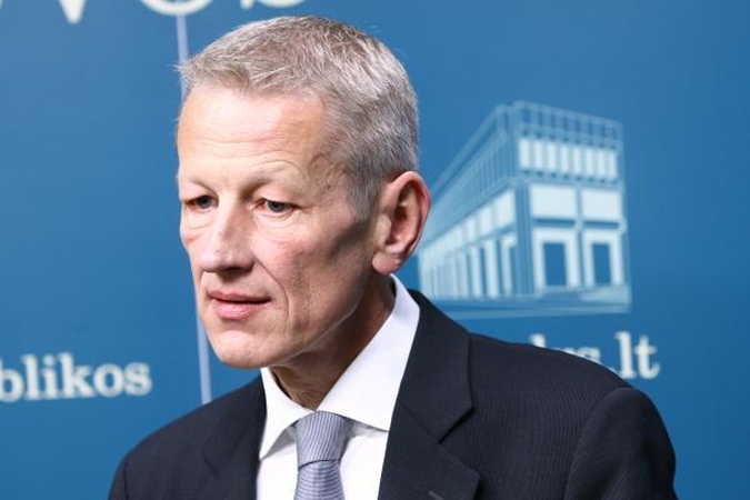 Prieš baigdamas darbą G.Kazlauskas patarėjams žarstė priedus 