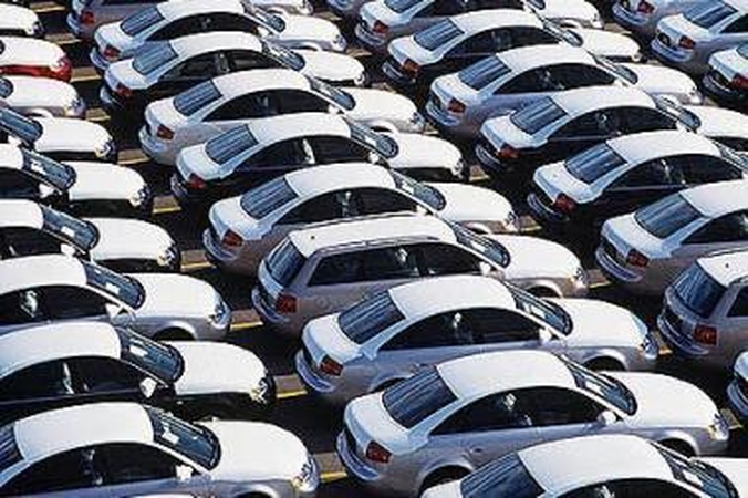 Baltijos šalyse stoja prekyba naujais automobiliais 