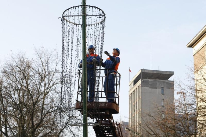 Uostamiestis pradėtas puošti didžiosioms metų šventėms