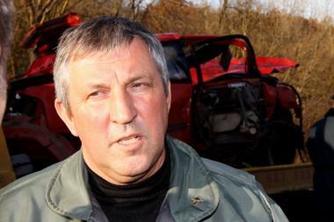 Aerodrome automobiliu norėję „paskraidyti“ vyrai buvo girti (papildyta)