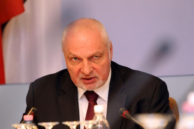 Ministrai mokysis labiau pasitikėti savimi