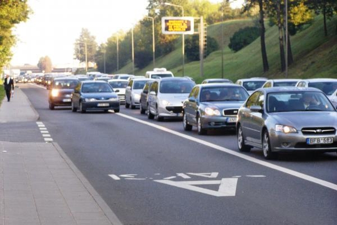 Dešimt patarimų, kaip vairuoti ekologiškai