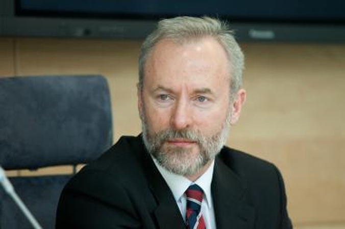 Konservatorių frakcija seniūnu dviejų balsų persvara perrinko J.Razmą