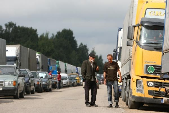 Didėja vilkikų eilės Latvijos – Rusijos pasienyje