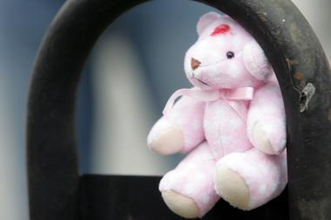Tėvas savo mažametę dukrą prievartaudavo mašinoje