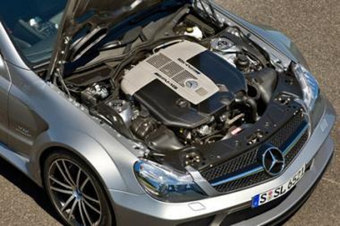 „Mercedes V12" taps istorija