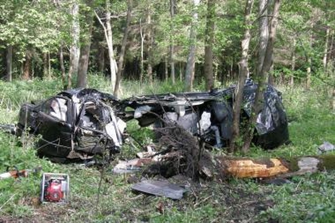 Kelyje į Girulius žuvo du žmonės (papildyta 14.43 val.)
