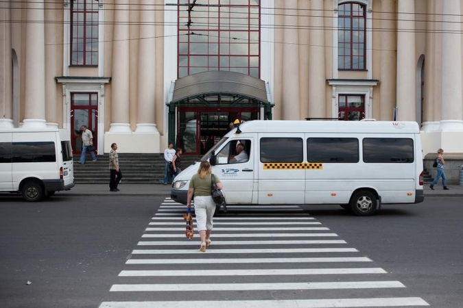 „Mikriukų“ įmonės atleidžia dešimtis vairuotojų, išparduos autobusus