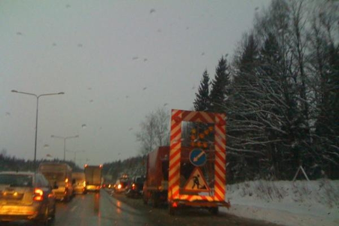 Vilnius - Kaunas magistralė paralyžiuota dėl eismo įvykių virtinės