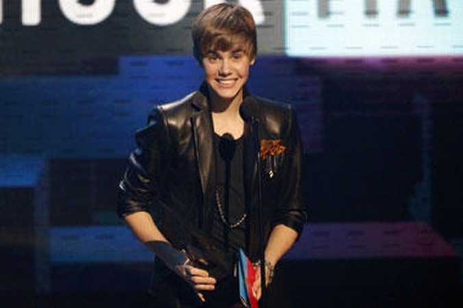 Amerikos muzikinių apdovanojimų ceremonijoje triumfavo J.Bieberis
