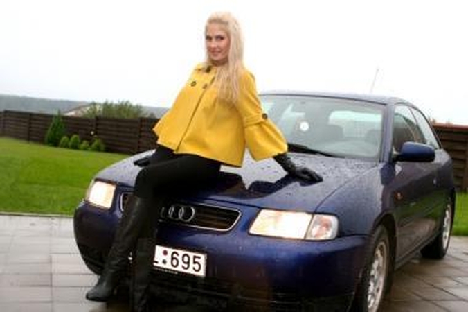 "Yvos" narė – raudonos spalvos ir "Audi" gerbėja