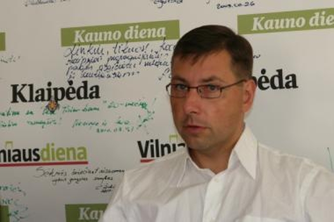 Ministras naktį šokdino mokytojus 