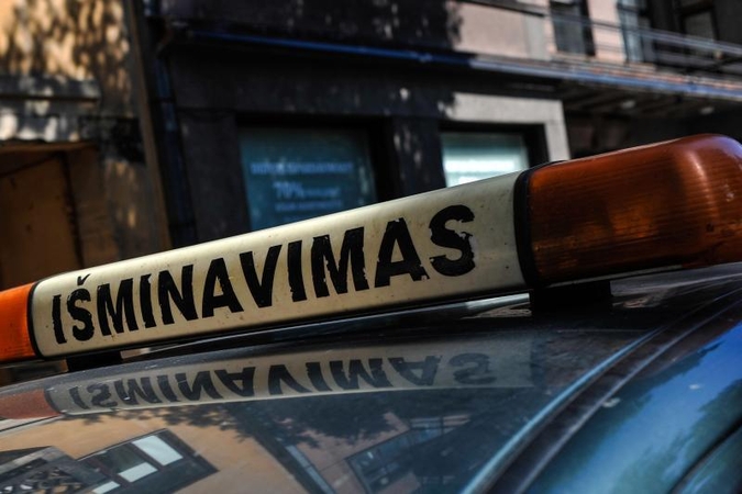 Pagyvenusį kaunietį pažadino į virtuvę įmesta granata