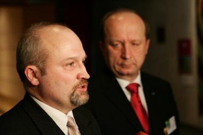Tautininkų frakcija kol kas lieka TS-LKD, prašys grąžinti G.Songailą į partiją